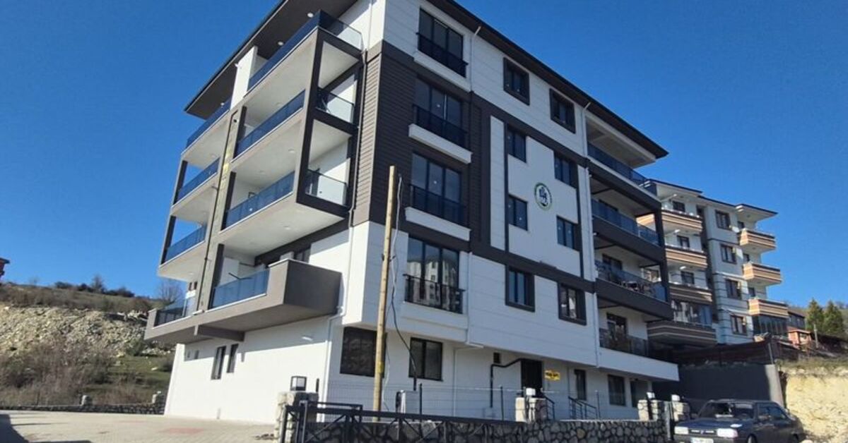 4 katlı binanın çatısından düşen işçi öldü